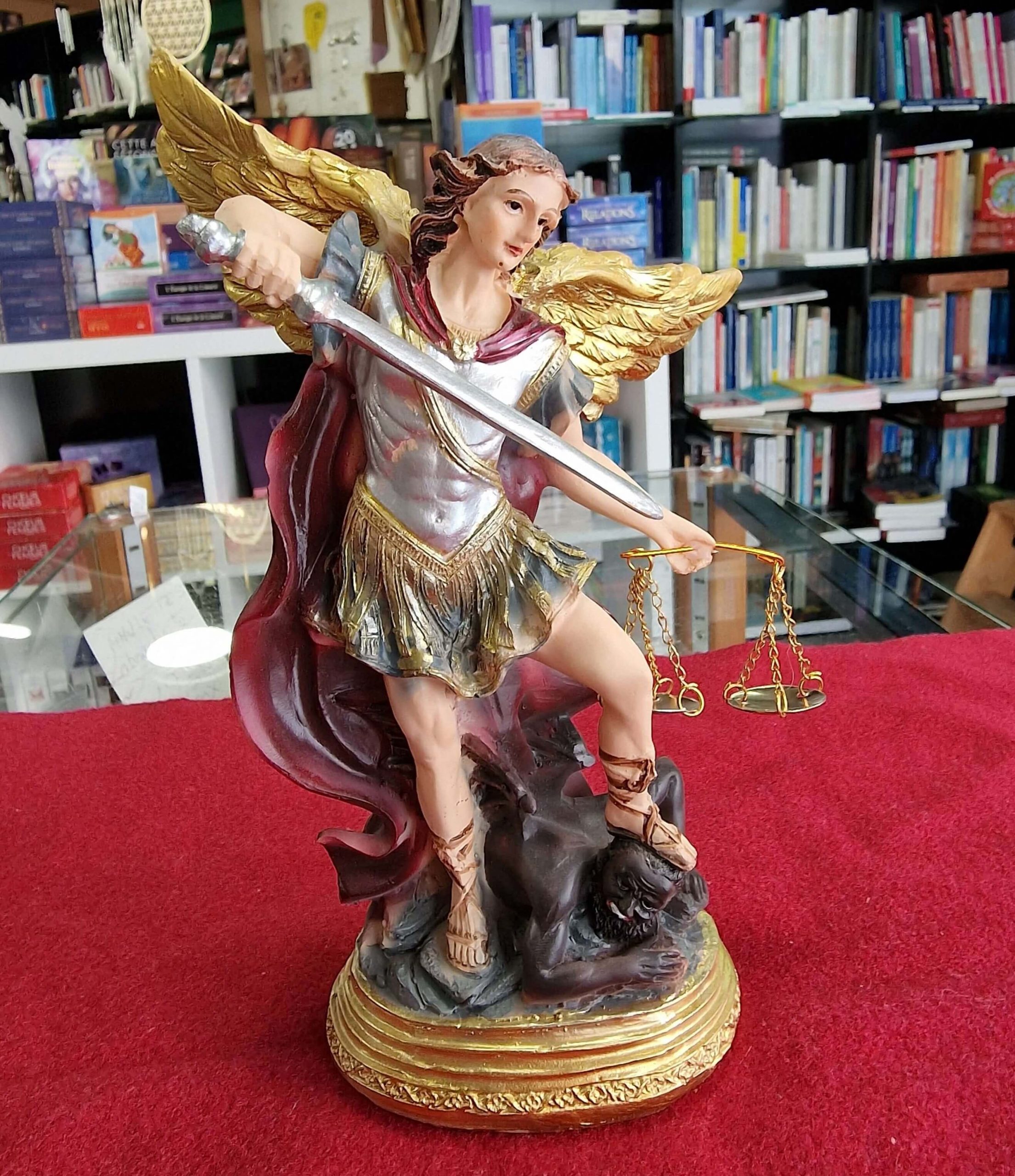STATUE SAINT MICHEL ARCHANGE TERRASSANT LE DEMON 20CM