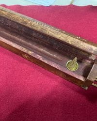 Boite pour encens ouvragée 'grille' avec réserve