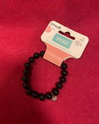 Bracelet de perles Onyx noir et son charm en laiton rhodié